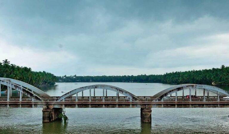 ആലുവയിൽ 10 ദിവസം ഗതാഗത നിയന്ത്രണം; മാർത്താണ്ഡവർമ പഴയ പാലം അടയ്ക്കും: ഏത് വഴിയിലൂടെ പോകാം? സമ്പൂർണ യാത്രാ ഗൈഡ്