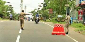 മദ്യപിച്ച് വാഹനമോടിക്കുന്നവരെ കണ്ടെത്താൻ കേരള പൊലീസ് നടത്തുന്ന വാഹന പരിശോധന