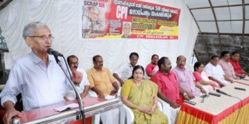എറണാകുളം വഞ്ചി സ്ക്വയറിൽ സിപിഐ ജനാധിപത്യ സംരക്ഷണ സംഗമം ഉദ്ഘാടനം ചെയ്ത് എൻ. എസ്. മാധവൻ സംസാരിക്കുന്നു