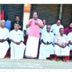 സിപിഐ നേതാവ് പി.എൻ. സന്തോഷിന് പറവൂരിൽ പ്രവർത്തകരും നാട്ടുകാരും അന്ത്യാഞ്ജലി അർപ്പിക്കുന്നു