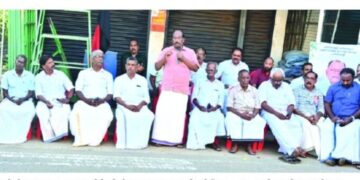 സിപിഐ നേതാവ് പി.എൻ. സന്തോഷിന് പറവൂരിൽ പ്രവർത്തകരും നാട്ടുകാരും അന്ത്യാഞ്ജലി അർപ്പിക്കുന്നു