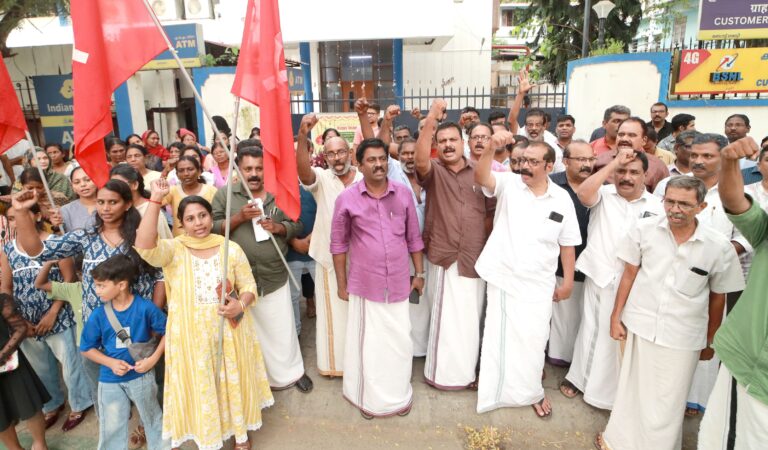 ഡൽഹിയിൽ സമരം നടത്തിയ പി സന്തോഷ് കുമാർ എംപി ഉൾപ്പെടെയുള്ള ഇടതു നേതാക്കളെ അറസ്റ്റ് ചെയ്തതിൽ ജില്ലയിൽ വ്യാപക പ്രതിഷേധം